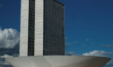 Câmara aprova dispensa de licitação para insumos contra covid-19