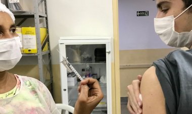 Após ministério pedir suspensão, Campinas segue governo de São Paulo e mantém vacinação de adolescentes sem comorbidades