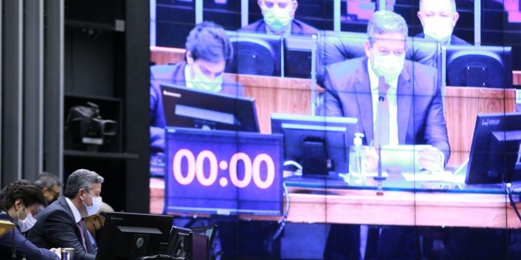 Câmara recoloca quarentena no novo Código Eleitoral