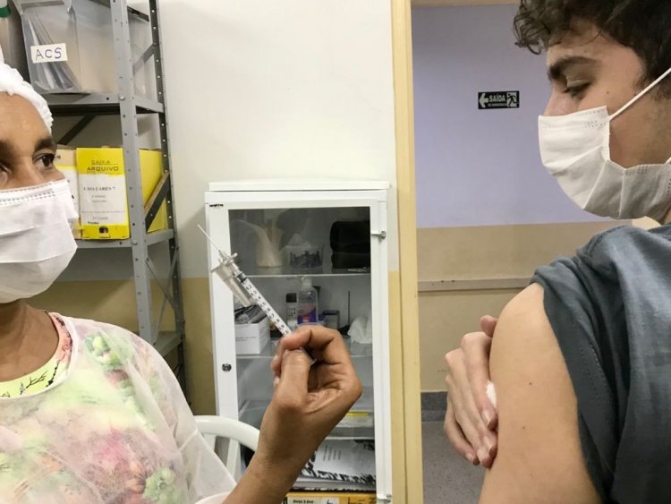 Após ministério pedir suspensão, Campinas segue governo de São Paulo e mantém vacinação de adolescentes sem comorbidades