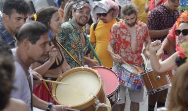 Com novos casos de covid-19, Rio cancela blocos de rua no carnaval