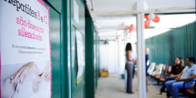 Publicada lei que obriga sigilo de condição de quem tem HIV e hepatite