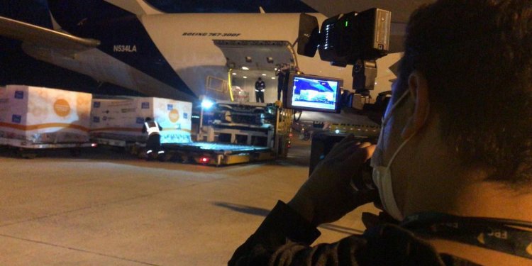 Brasil recebe primeiro lote de vacinas contra covid-19 para crianças 