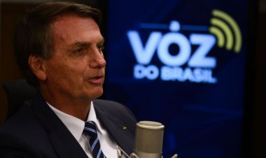 Presidente Bolsonaro fala sobre Auxílio Brasil e prioridades para 2022