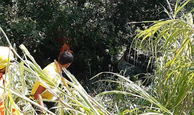 Carro cai em ribanceira próximo ao trevo do Alto do Cemitério em Leopoldina