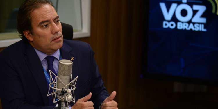 Saque do abono salarial vai até 31 de março, diz presidente da Caixa