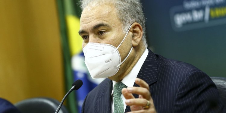 “Quem decide é o secretário”, diz ministro sobre uso do kit covid