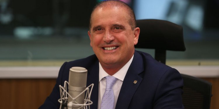 Geração nem-nem e idosos terão oportunidade de emprego, diz ministro