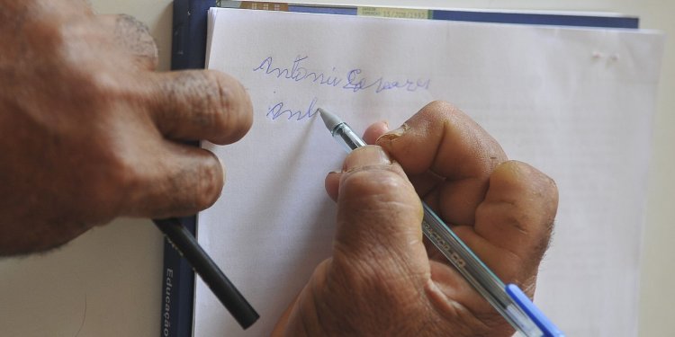 Decreto reformula o Programa Brasil Alfabetizado