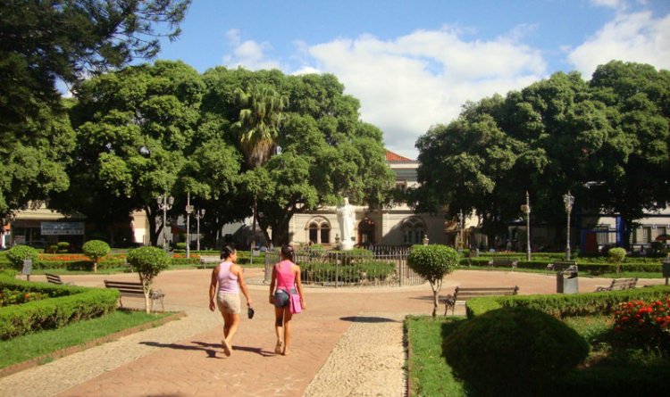 Continua caindo os números de casos confirmados em acompanhamento de Covid-19 em Ubá