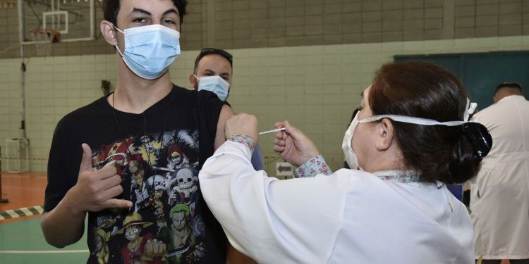 Casos de covid-19 chegam a 26,9 milhões no Brasil