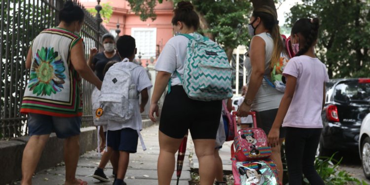 SP: sala de alfabetização com mais de 30 alunos terá dois professores