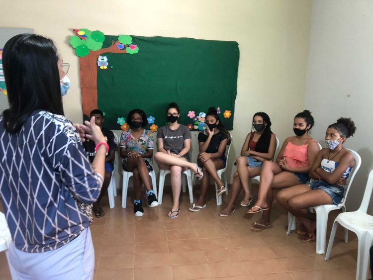 Equipe Multiprofissional realiza atividade sobre Gravidez na Adolescência