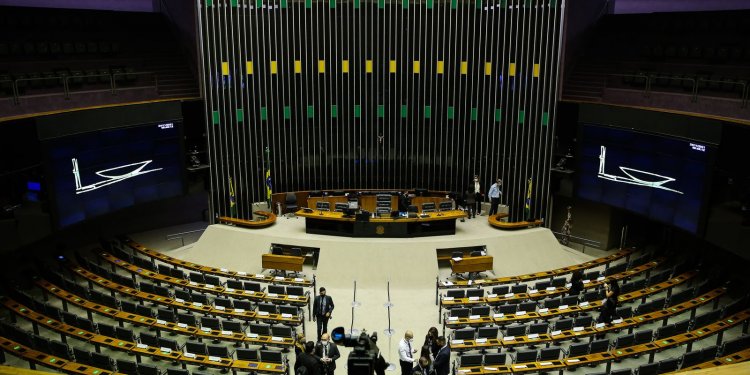 Câmara aprova, em primeiro turno, PEC que extingue terrenos de marinha