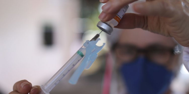 Vacinação contra a covid-19 continua em Petrópolis