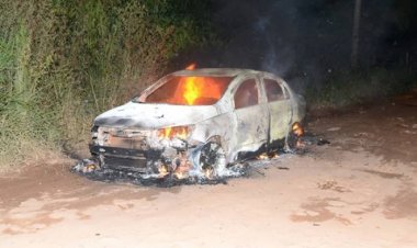 Taxista é preso após simular “assalto” e abandonar veículo em chamas em Muriaé