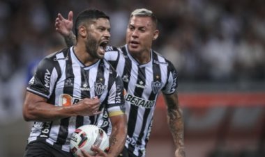 Galo marca no final, vence o Cruzeiro, de virada, e é mais líder do que nunca