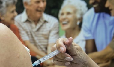 Saúde recomenda segunda dose de reforço para idosos acima de 80 anos