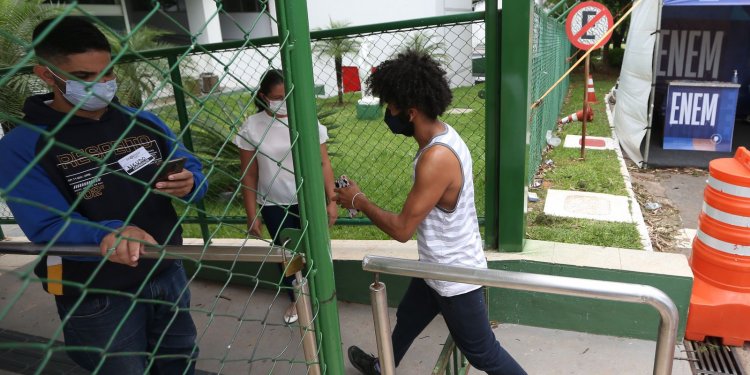 Prouni: cerca de 30% dos pré-selecionados usaram nota do Enem 2020