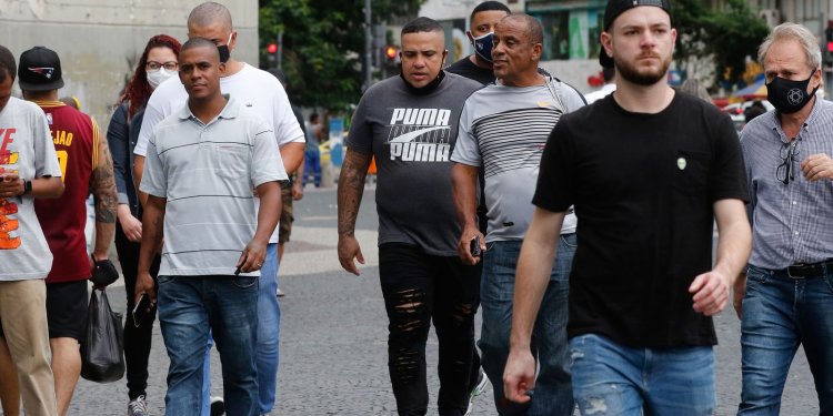 Covid-19: uso de máscaras deixa de ser obrigatório no município do Rio