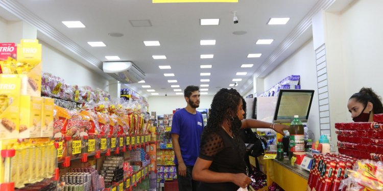 Rio investe em doses de reforço para acabar com passaporte vacinal