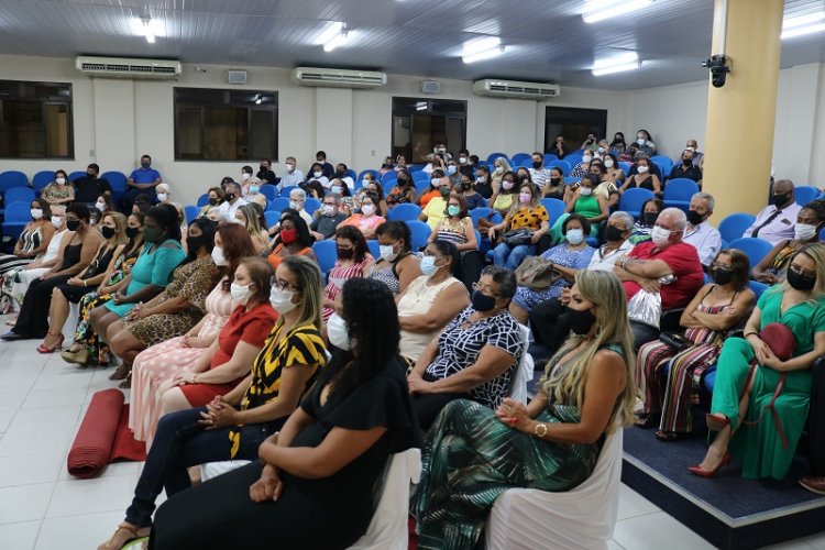 Cerimônia de entrega do título de Mérito Mulher Cidadã Irmã Marisa Costa