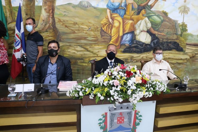 Cerimônia de entrega do título de Mérito Mulher Cidadã Irmã Marisa Costa