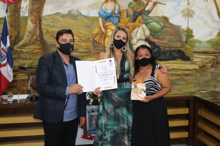 Cerimônia de entrega do título de Mérito Mulher Cidadã Irmã Marisa Costa