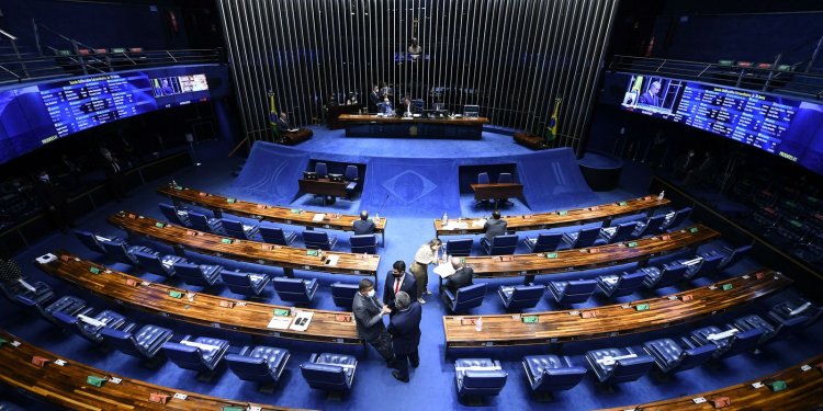 Senado aprova projeto que simplifica ICMS dos combustíveis