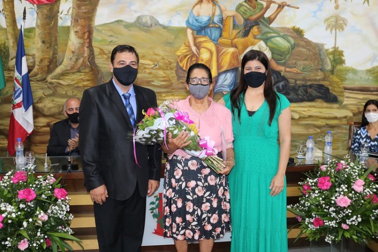 Legislativo ubaense faz homenagem a 8 Mulheres em comemoração ao Dia Internacional da Mulher