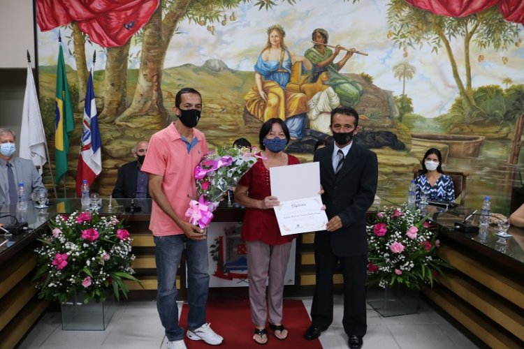 Legislativo ubaense faz homenagem a 8 Mulheres em comemoração ao Dia Internacional da Mulher