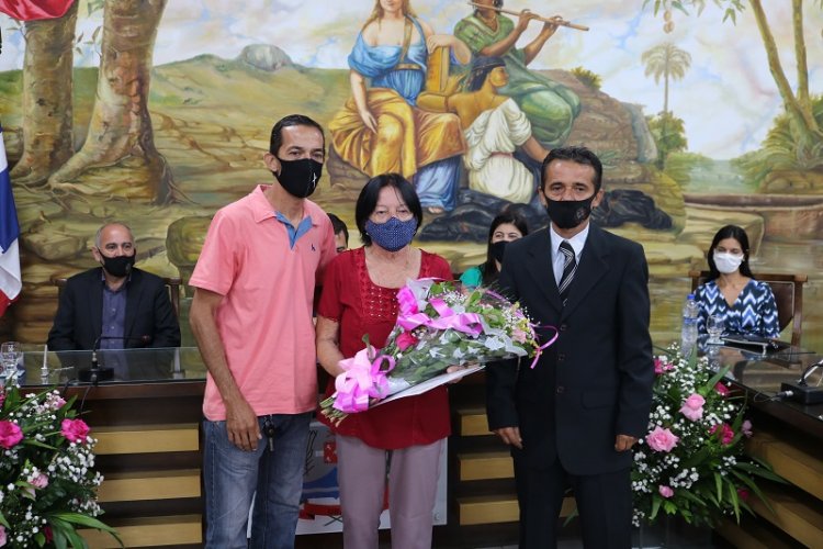 Legislativo ubaense faz homenagem a 8 Mulheres em comemoração ao Dia Internacional da Mulher