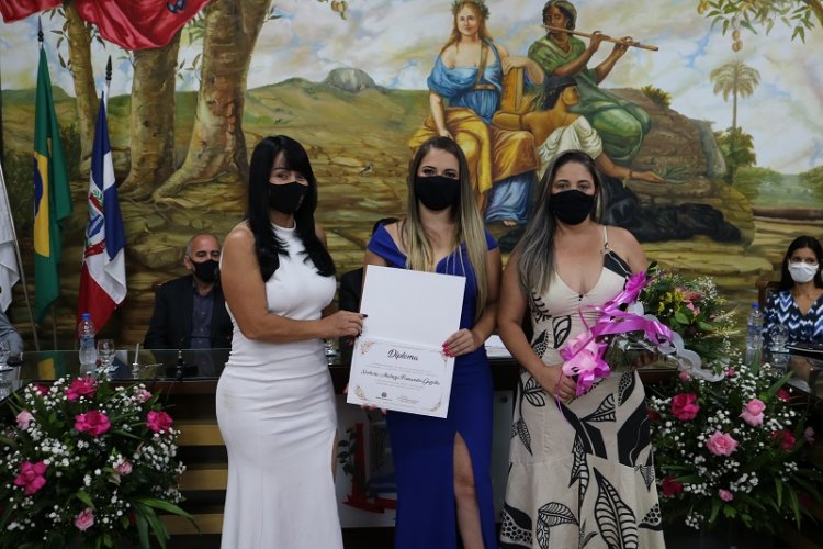 Legislativo ubaense faz homenagem a 8 Mulheres em comemoração ao Dia Internacional da Mulher