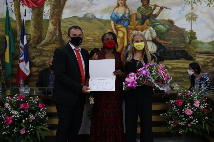 Legislativo ubaense faz homenagem a 8 Mulheres em comemoração ao Dia Internacional da Mulher