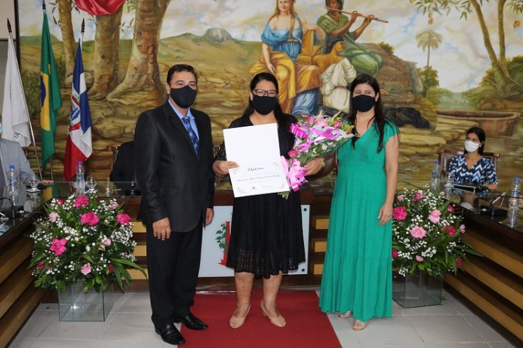 Legislativo ubaense faz homenagem a 8 Mulheres em comemoração ao Dia Internacional da Mulher