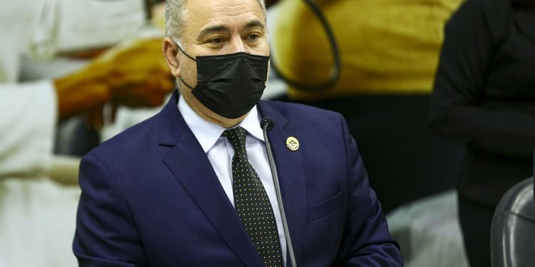 Ministro pede ao Senado para rebaixar covid-19 à situação de endemia