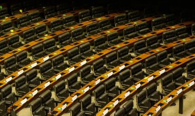 Cerca de 70 parlamentares trocaram de legenda na janela partidária