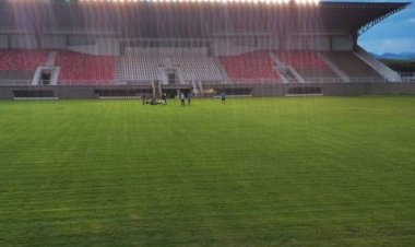 Estádio Soares de Azevedo recebe estrutura do VAR e novos refletores