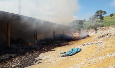 Bombeiros combatem incêndio em indústria de Visconde do Rio Branco