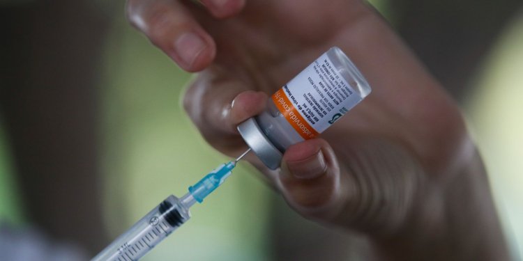 Covid-19: Distrito Federal começa a aplicar quarta dose em idosos