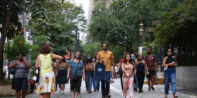 Covid-19: autoridades relatam 22,7 mil casos e 166 mortes em 24 horas