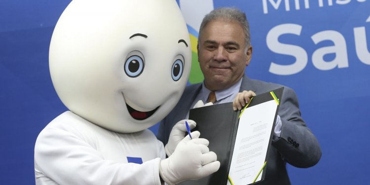 Covid-19: ministro oficializa fim de emergência sanitária