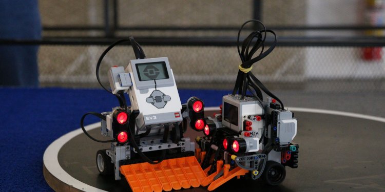 Firjan oferece oficinas de matemática e robótica para estudantes