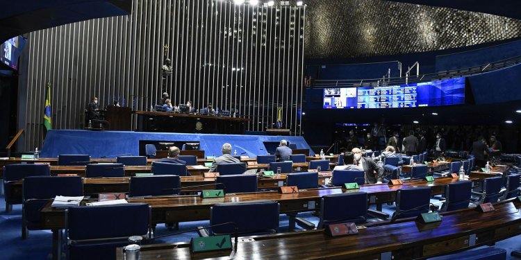 Senado aprova prioridade no atendimento para acompanhantes