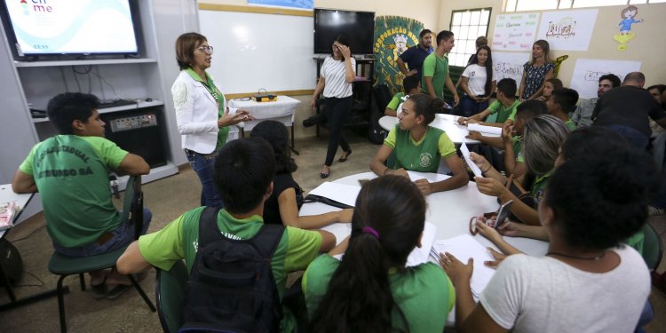 Estudo mostra que professores brasileiros têm orgulho da profissão