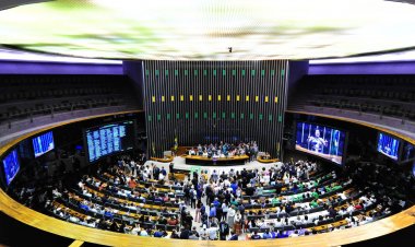 Câmara aprova quadro de servidores da Defensoria Pública da União