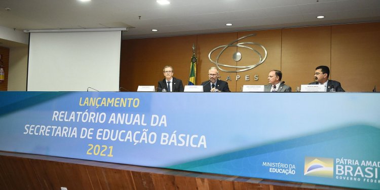 MEC lança relatório com 52 ações na educação básica