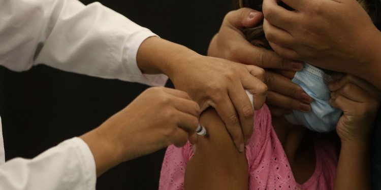 Covid-19: Brasil tem 9,7 mil novos casos e 53 mortes em 24 horas