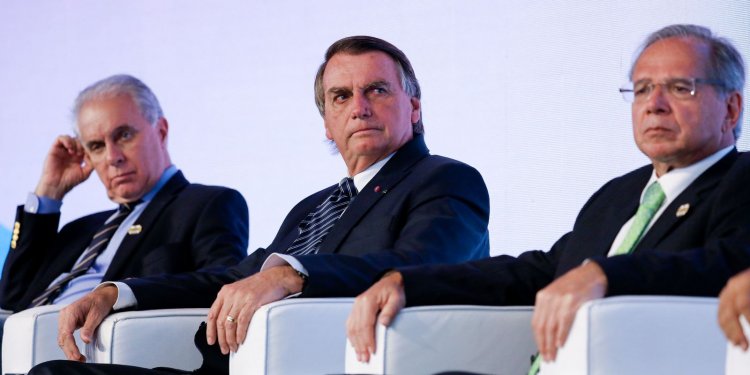 Em SP, presidente critica Petrobras e diz “lamentar” preço do diesel