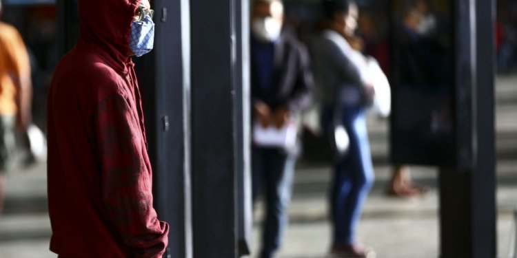 Covid-19: Brasil registra 13,5 mil casos e 103 mortes em 24 horas